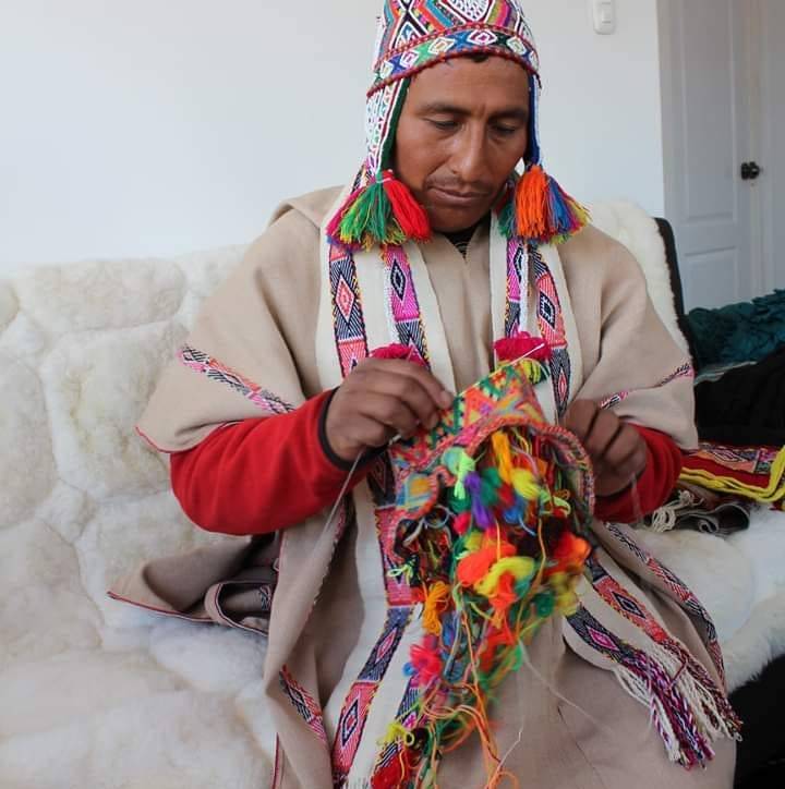 Juan weaving Chuylo