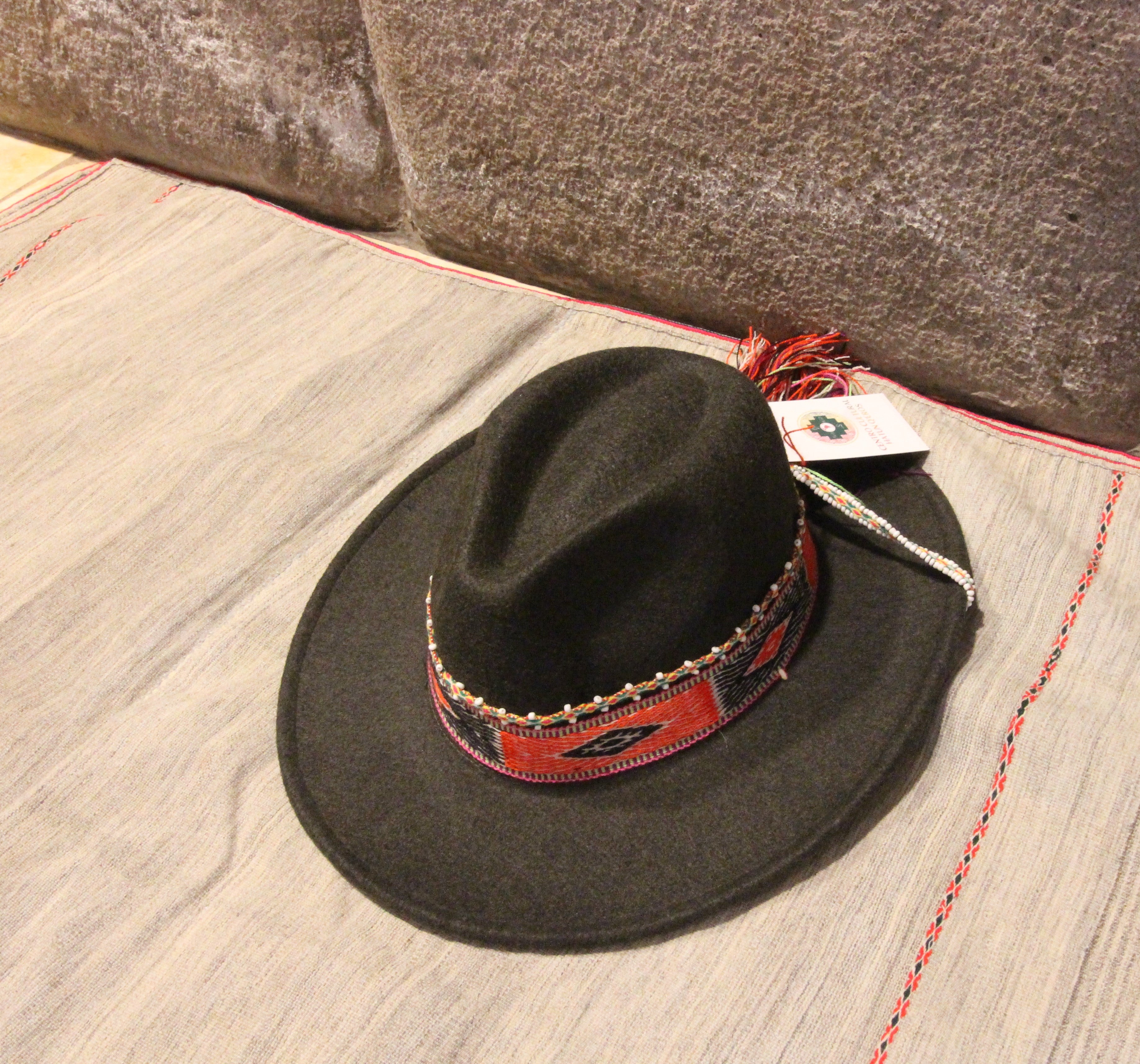 Hat Inti: Black Hat With Red Band